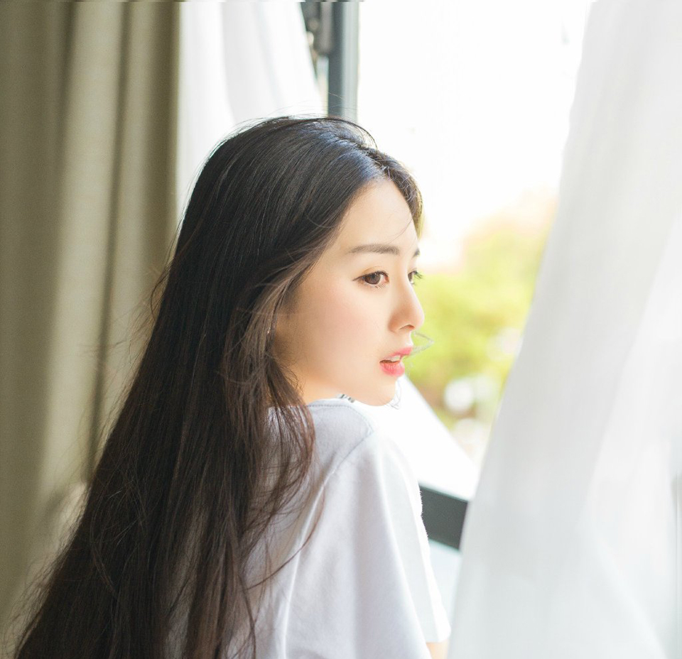 如果爱一个人，那么就会心甘情愿为他而改变。如果一个人在你面前我行素，置你不喜欢的行为而不顾，那么他就是不爱你。所以如果你不够关心他或是他不够关心你，那么你就不爱他或他不爱你。